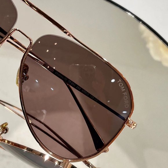 New sunglasses available for men and women main image 4